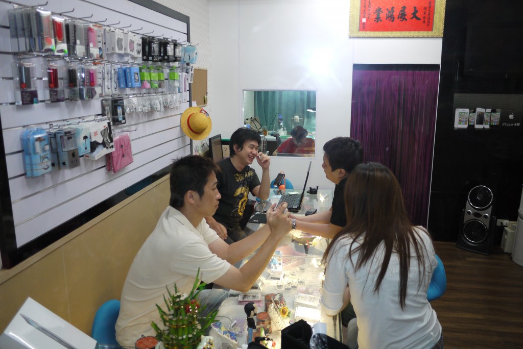 P1010366 「工商服務」蘋果元素台南店開幕慶,電腦王粉絲有好禮相贈喔! - 電腦王阿達