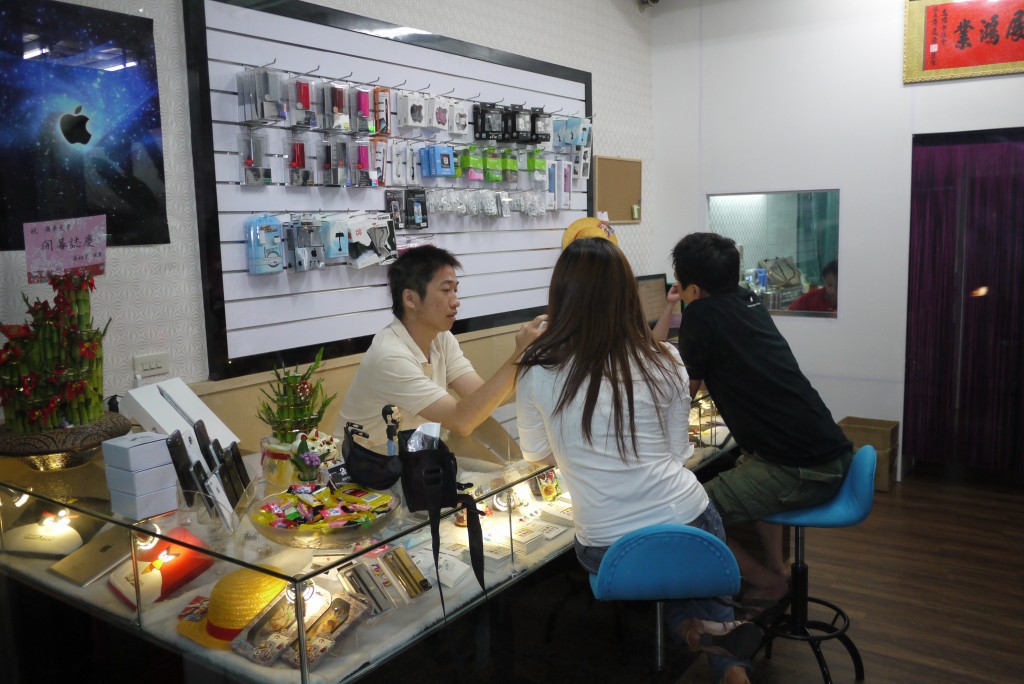 P1010365 「工商服務」蘋果元素台南店開幕慶,電腦王粉絲有好禮相贈喔! - 電腦王阿達