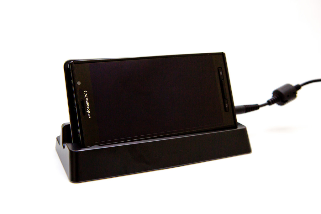 [轉貼]防水、可換電池、插記憶卡、無線充電!最強日系王者 Panasonic ELUGA X (P-02E) - 電腦王阿達