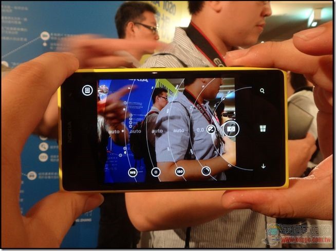 Nokia Lumia 1020-26 Nokia Lumia 1020-26