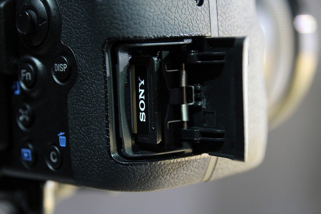 Sony推出大感光元件相機：α7S攝錄通吃、α77 Ⅱ單眼新秀、RX100 Ⅲ隨身機王 - 電腦王阿達