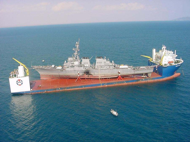 台灣製造的巨型重載船-藍馬林魚號重載船(MV Blue Marlin) - 電腦王阿達 MV_Blue_Marlin_carrying_USS_Cole