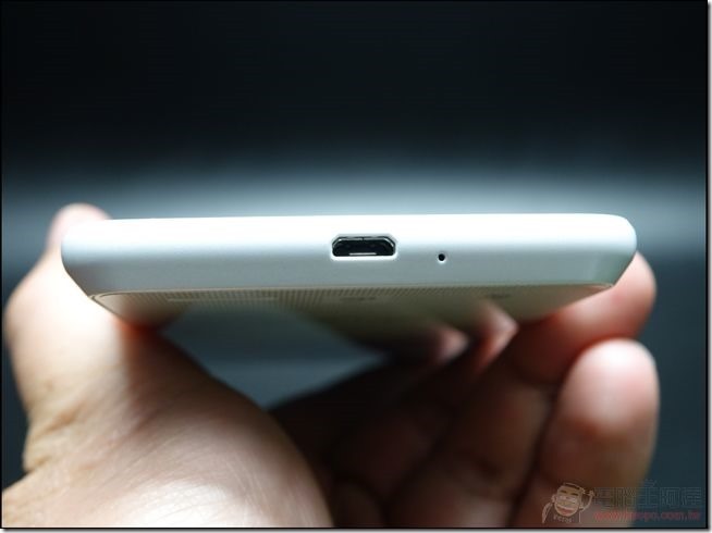 ELUGA-U2開箱-14 ELUGA-U2開箱-14