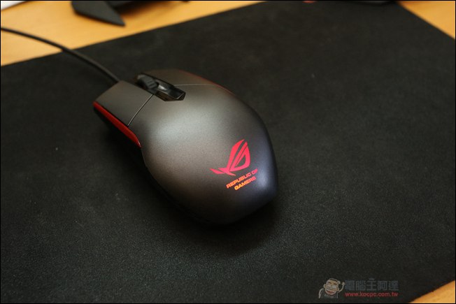 千元內最強!可更換微動開關的 ASUS ROG SICA 電競滑鼠 - 電腦王阿達 016
