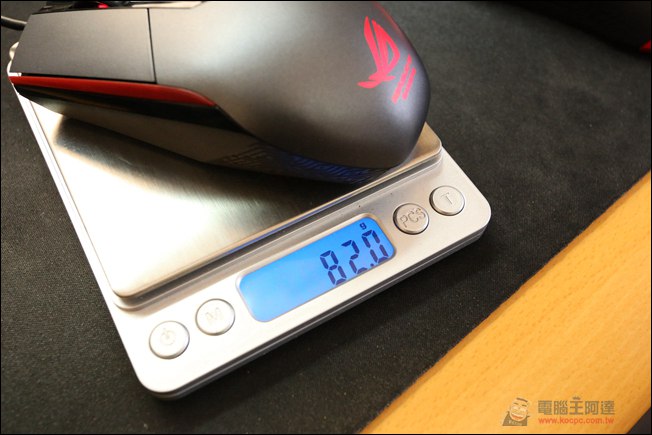 千元內最強!可更換微動開關的 ASUS ROG SICA 電競滑鼠 - 電腦王阿達 022