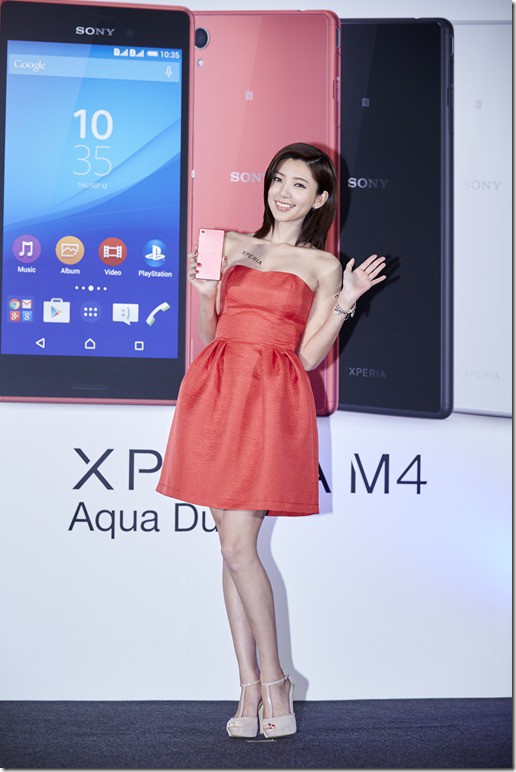 圖6. 郭雪芙任Sony首款中階防水手機Xperia M4 Aqua Dual代言人，笑說自己和手機都是防水的。