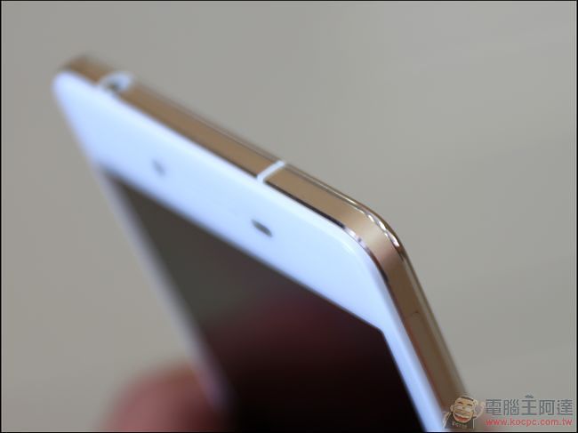 OPPO R7開箱評測 搭載VOOC閃充,0.1秒閃拍的全金屬時尚中階旗艦 - 電腦王阿達 IMG_9221