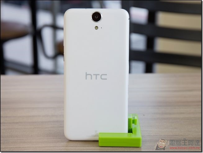 HTC-One-E9-12