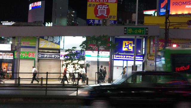 照相畫質進步幅度不同凡響!HTC One M9+ 光學防手震極速對焦東京迪士尼動手拍 - 電腦王阿達 HTC One M9+ 極光加強版夜間錄影 4K