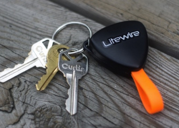 為了討厭一大堆電線的極簡人士量身訂做：快速充電線LiteWire