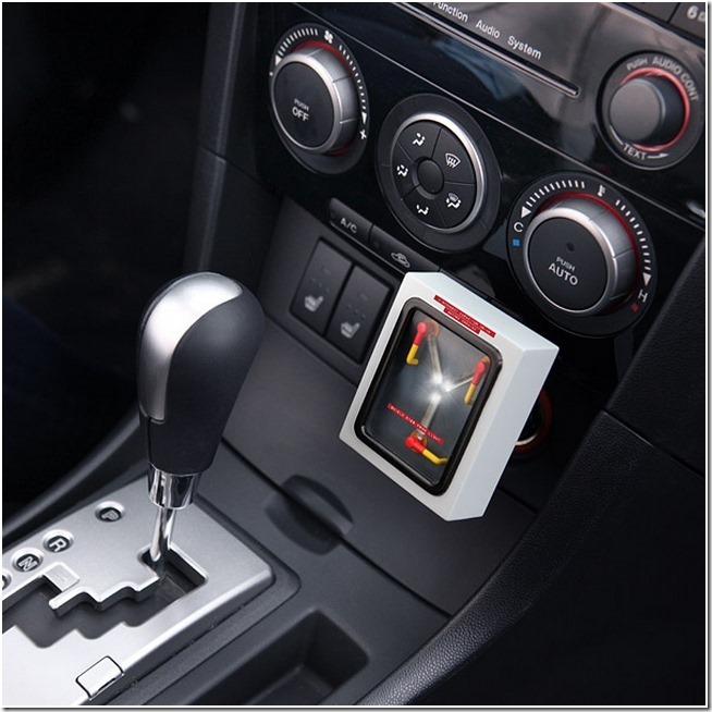 1dbd_flux_capacitor_car_charger_inuse 1dbd_flux_capacitor_car_charger_inuse