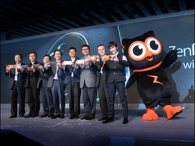 擁有世界最薄3倍光學變焦的ASUS ZenFone Zoom正式在台上市!跟相機說再見! - 電腦王阿達 華碩ZenFone Zoom千人體驗嘉年華各界貴賓站台