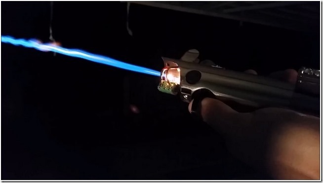 Real Burning Lightsaber.mp4_snapshot_01.08_[2015.12.28_17.38.55]