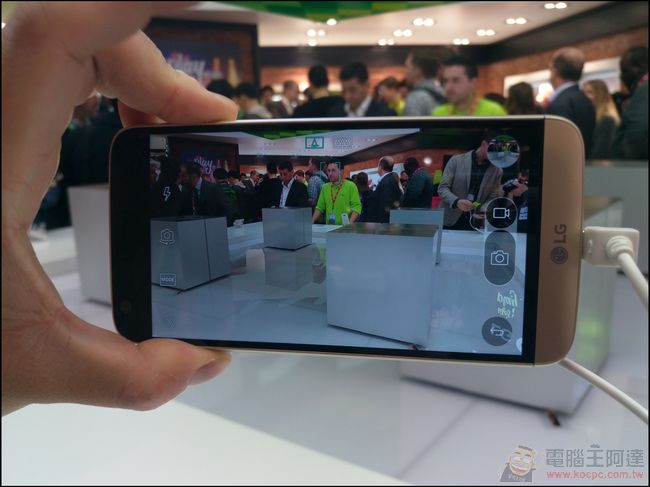 【MWC2016】LG G5實際動手玩 模組化設計還有不少改善空間 - 電腦王阿達 IMAG1807