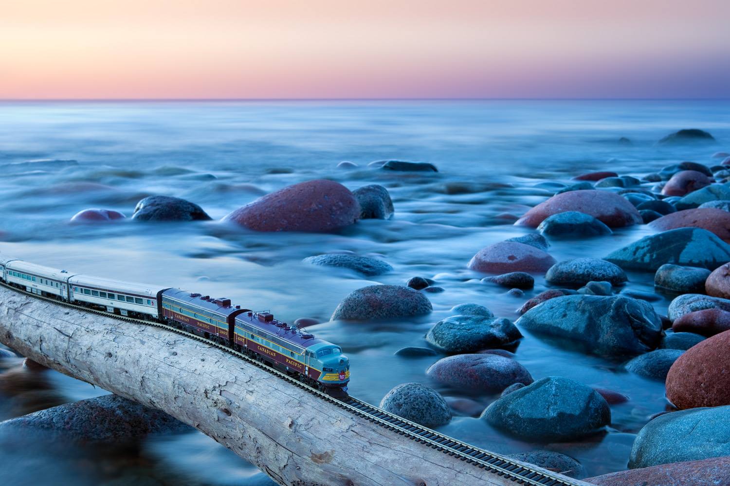 攝影師與微小火車的偽軌道之旅 Ghost Train Crossing Canada - 電腦王阿達 2