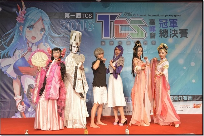 圖1-前三名得獎者合照 圖1-前三名得獎者合照