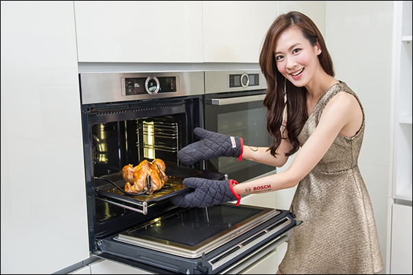 Bosch 正式在台推出全新8系列嵌入式廚電系列商品 其中最受矚目的複合式廚電 烤箱 蒸爐 微波爐 三合一 更成為8系列最具特色產品