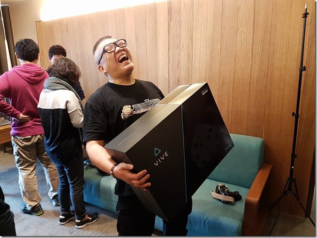 HTC Vive台灣市售版開箱評測,Vive安裝設定遊戲完全攻略 - 電腦王阿達 12931295_10208188362159638_3063800767914011674_n