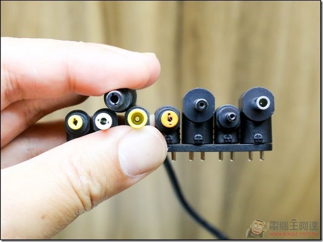 Amacrox-U-one-筆電充電器-07 Amacrox-U-one-筆電充電器-07