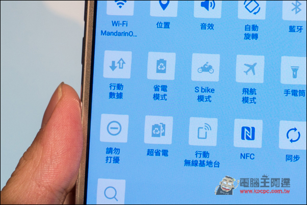 Samsung推出Galaxy J系列2016 年新版 硬體提升、採金屬邊框設計、全新行車安全模式 - 電腦王阿達 DSC00019