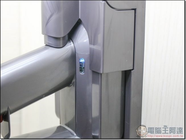 Dyson-V8-Fluffy-20 Dyson-V8-Fluffy-20