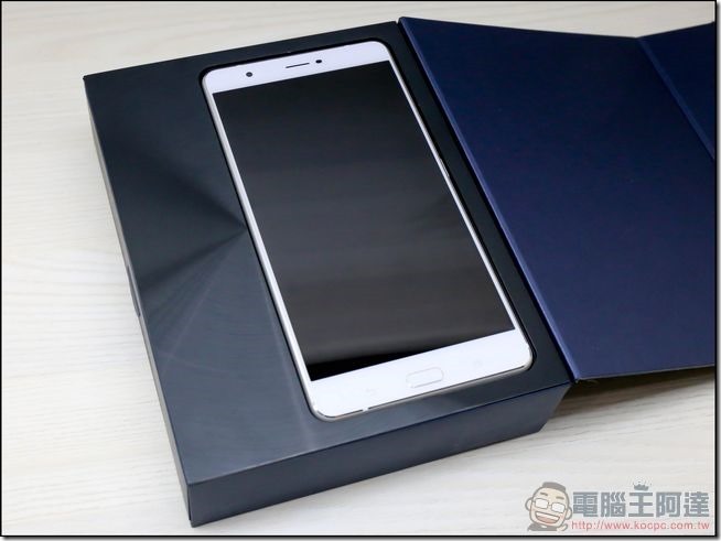 ZenFone3-Ultra-開箱-04 ZenFone3-Ultra-開箱-04