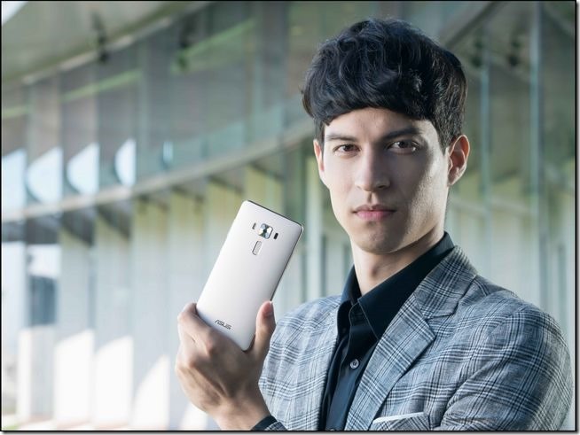 旗艦機ZenFone 3 Deluxe,隱藏式天線的全金屬機身設計,搭載業界最高階Qualcomm Snapdragon 821處理器及6GB RAM,將手機體驗提升至無可比擬的水準。 旗艦機ZenFone 3 Deluxe,隱藏式天線的全金屬機身設計,搭載業界最高階Qualcomm Snapdragon 821處理器及6GB RAM,將手機體驗提升至無可比擬的水準。