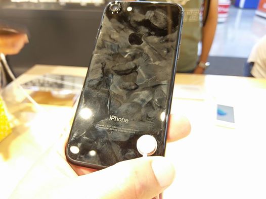 【iPhone 7】曜石黑是鋼琴烤漆嗎? 淺談鋁合金陽極處理 - 電腦王阿達 14369915_10209583624640328_3357029419134119174_n