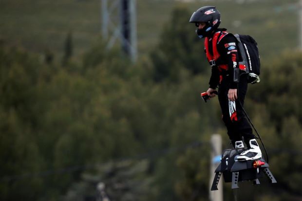 金氏世界紀錄認證 真實版筋斗雲Flyboard Air讓人自由自在翱翔天際 - 電腦王阿達 dcx_doc6piq9743ptexr37fcph