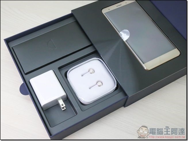 ZenFone 3-Deluxe-開箱-06 ZenFone 3-Deluxe-開箱-06