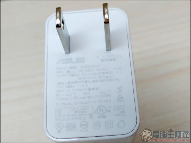 ASUS ZenFone 3 Deluxe閃耀金開箱評測 至今地表最強、規格最好、照相畫素最高的Android旗艦手機 - 電腦王阿達 ZenFone 3-deluxe-%e9%96%8b%e7%ae%b1-09