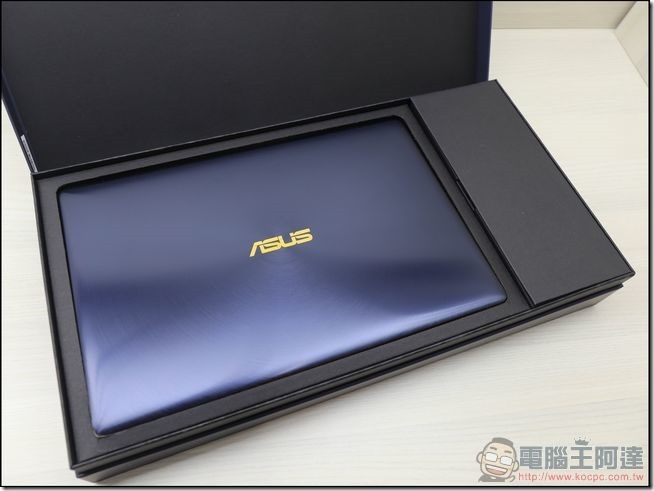 ASUS-ZenBook3-UX390-開箱-04