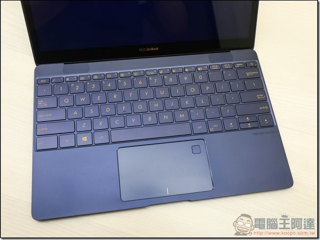 ASUS-ZenBook3-UX390-開箱-23