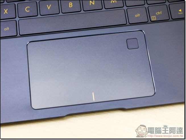 ASUS-ZenBook3-UX390-開箱-25