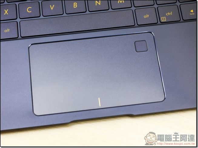 ASUS-ZenBook3-UX390-開箱-25 ASUS-ZenBook3-UX390-開箱-25