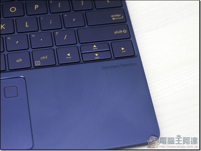 ASUS-ZenBook3-UX390-開箱-25-1