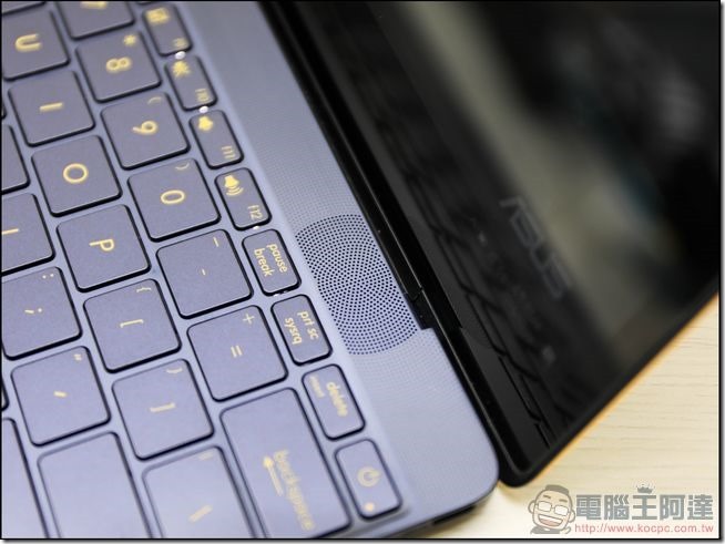 ASUS-ZenBook3-UX390-開箱-26
