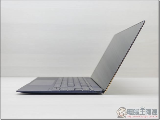 ASUS-ZenBook3-UX390-開箱-27