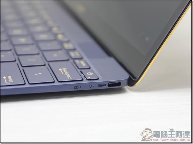 ASUS-ZenBook3-UX390-開箱-28
