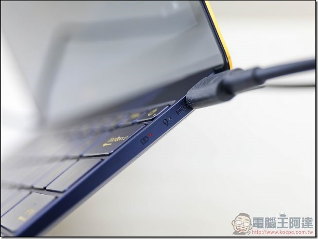 ASUS-ZenBook3-UX390-開箱-36