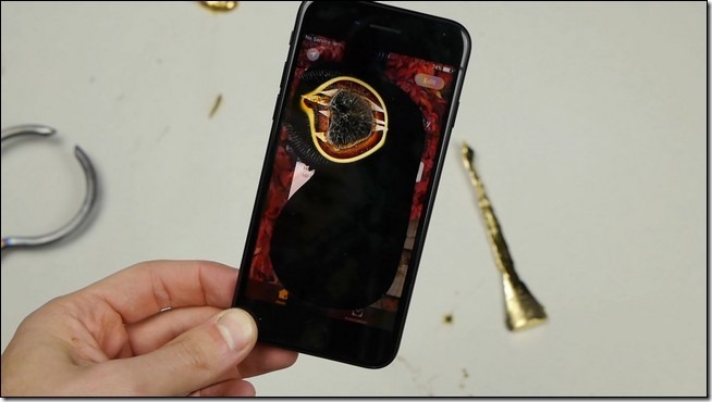 What Happens If You Pour Molten Gold on an iPhone 7.mp4_snapshot_01.57_[2016.11.14_10.55.28]