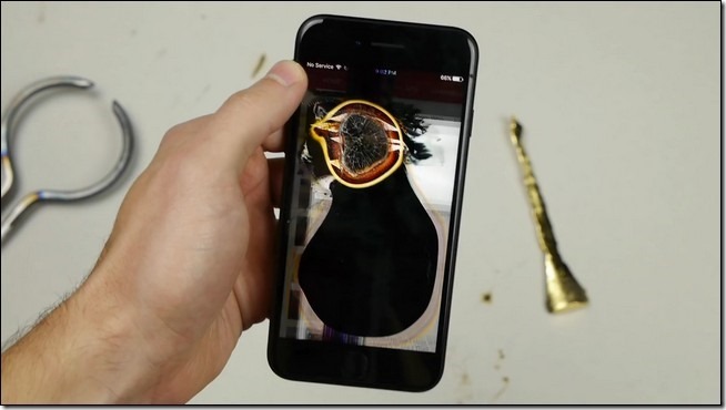 What Happens If You Pour Molten Gold on an iPhone 7.mp4_snapshot_02.34_[2016.11.14_10.55.48]