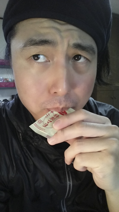小薛日記16/12/24 聖誕節之我一定要吃蛋糕!(神難吃蛋糕炒麵挑戰) - 電腦王阿達 小薛日記16/12/24 聖誕節之我一定要吃蛋糕!(神難吃蛋糕炒麵挑戰) - 電腦王阿達