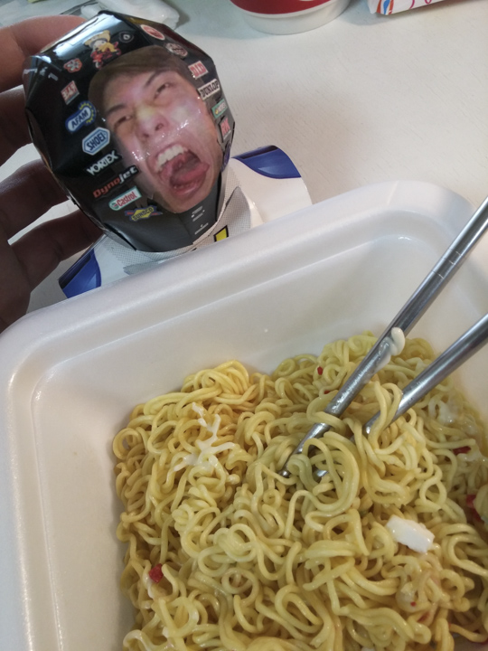小薛日記16/12/24 聖誕節之我一定要吃蛋糕!(神難吃蛋糕炒麵挑戰) - 電腦王阿達 小薛日記16/12/24 聖誕節之我一定要吃蛋糕!(神難吃蛋糕炒麵挑戰) - 電腦王阿達
