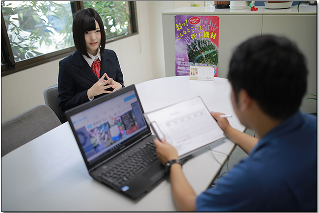 日本傳產徵才出絕招，2017 新入社員成長史限量美女月曆登場 - 電腦王阿達