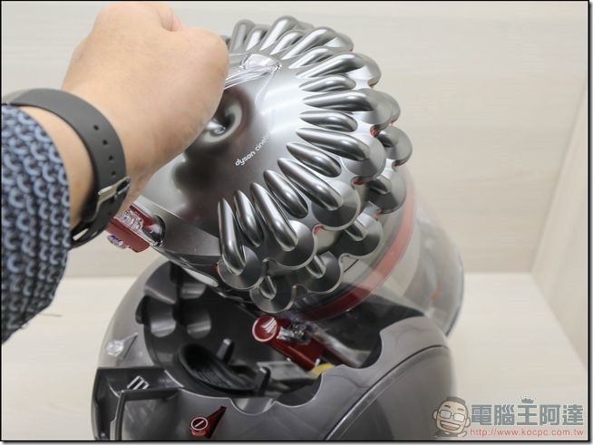 Dyson-Cinetic-Big-Ball-11 Dyson-Cinetic-Big-Ball-11