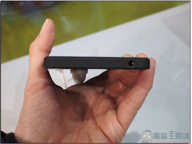 中國海信 Hi-Sense C30 Rock 低階三防手機，沒有印象中的粗曠外型 - 電腦王阿達
