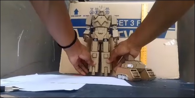 紙板也能製作合體機器人,神人用紙板製作能五機合體的波羅五號 - 電腦王阿達 紙板也能製作合體機器人,神人用紙板製作能五機合體的波羅五號 - 電腦王阿達