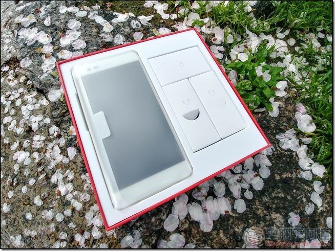 Sharp-Z3-開箱與外觀-03 Sharp-Z3-開箱與外觀-03
