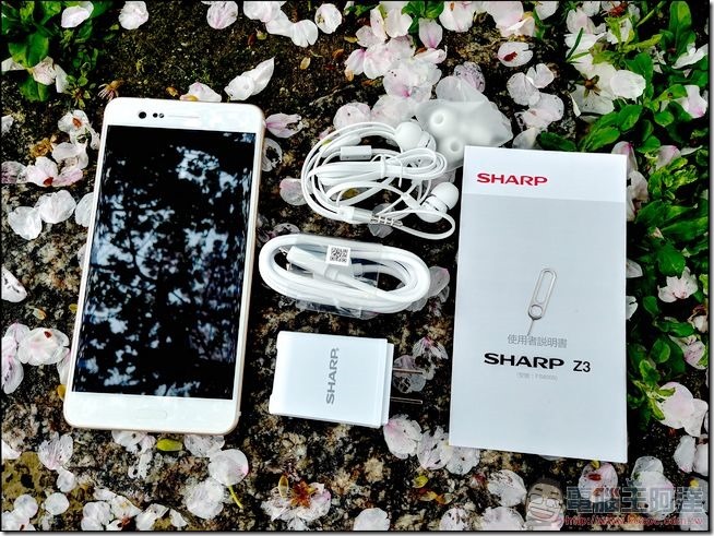 Sharp-Z3-開箱與外觀-04 Sharp-Z3-開箱與外觀-04